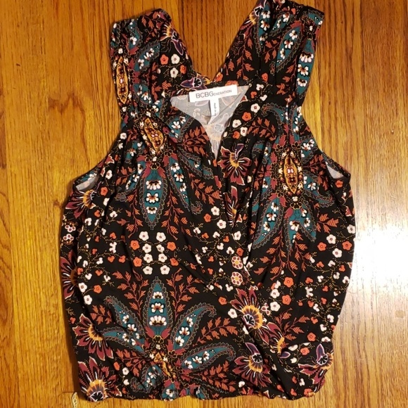BCBGENERATION Black Tribal Print Sleeveless racerback top - Picture 4 of 7